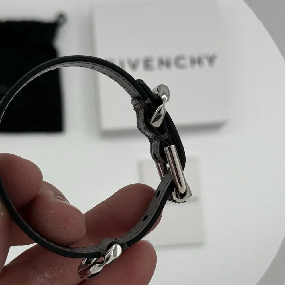 Women’s Givenchy Leather Bracelet Voyou Silvery Grey. Never Worn! Box Included!